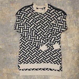 Forever 21 Black and White Crewneck Sweater with Geometric Pattern